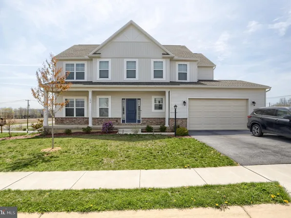 694 Ashwood Ln, Mechanicsburg, PA 17055