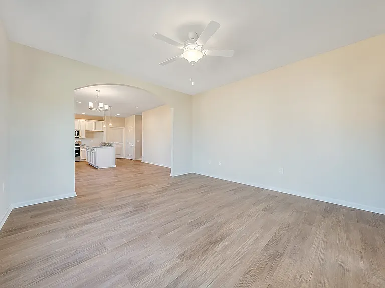 956 Carriage Pkwy — Photo 9