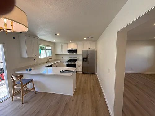 118 N Gladys Ave Photo 1