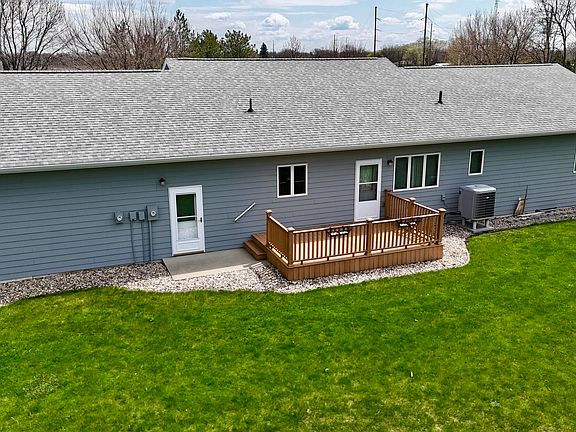 5th image of 208 Aspen Dr