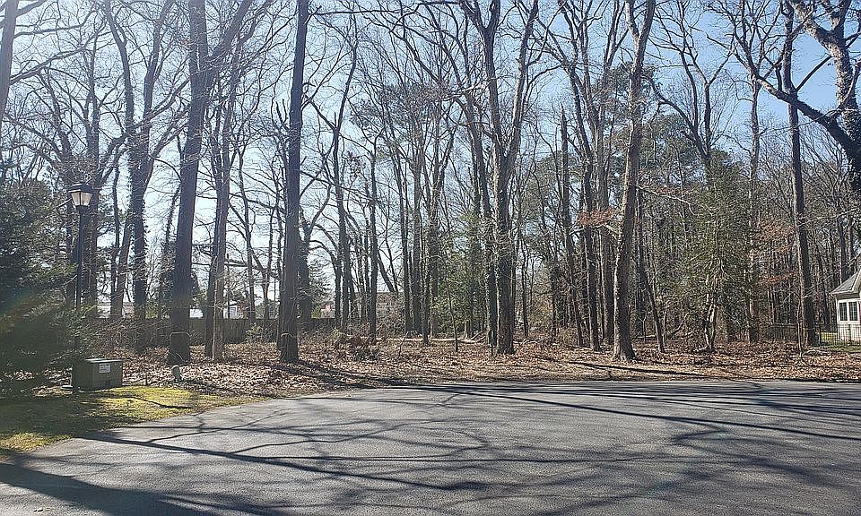 1st image of 40 Sandalwood Dr