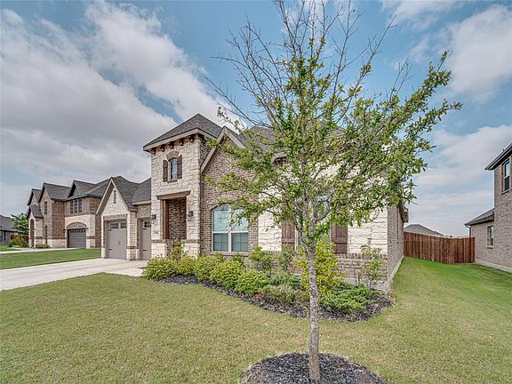 4th image of 1505 Van Buren Ct