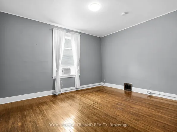 122 Centre St #2, Saint Thomas, ON N5R 2Z9