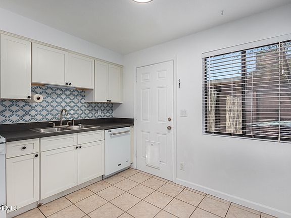 3rd image of 824 W 9TH Street