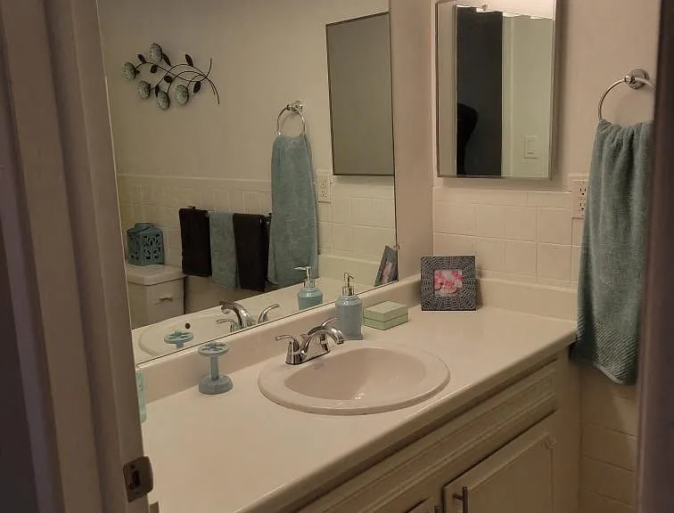 Carriage Hill Apartments - Dearborn Heights, MI — Photo 24