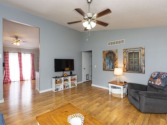 5th image of 502 S 27th St
