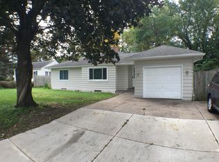 388 Viking Dr E, Maplewood, MN 55117