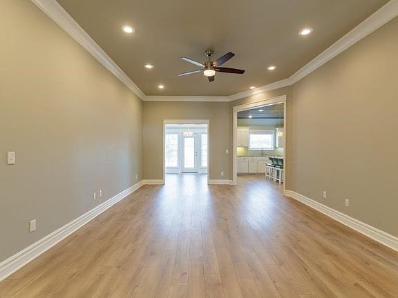 3rd image of 4400 Meadow Breeze Ct