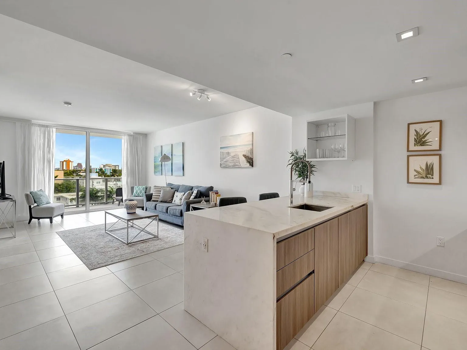 1 bed, 1.0 bath, 858 sqft, $4,500 — Photo 2