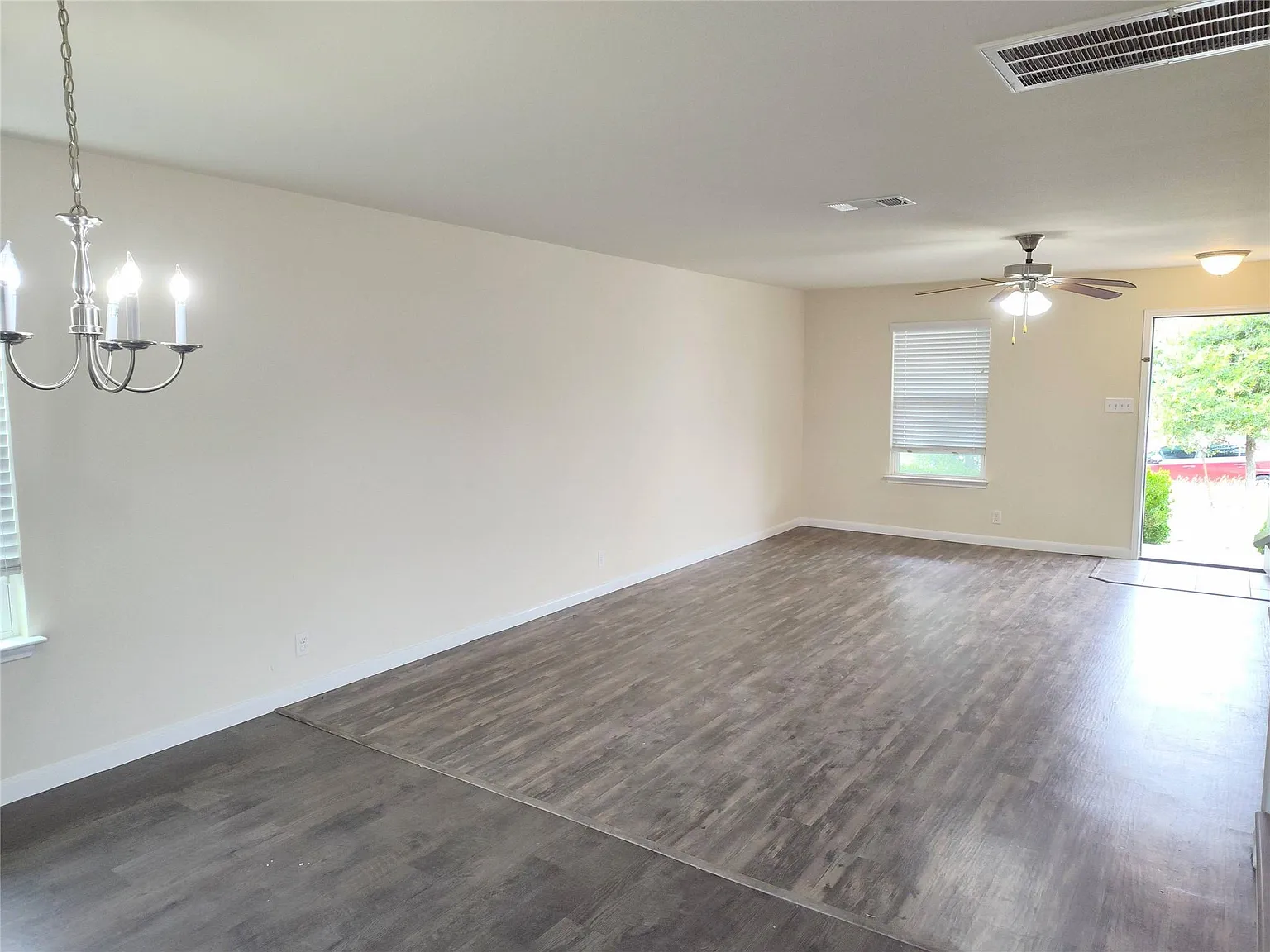 4 bed, 2.5 bath, 1948 sqft, $2,000 — Photo 2