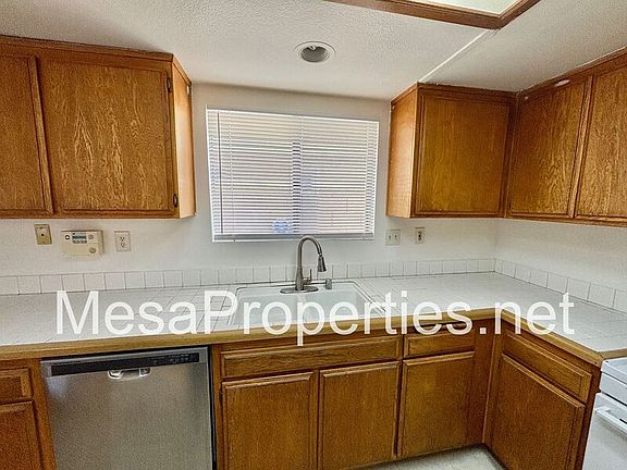5th image of 1584 Sycamore Ln