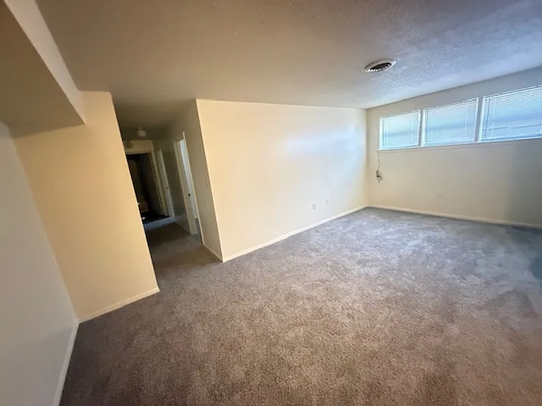 144 Wesley Dr — Photo 4