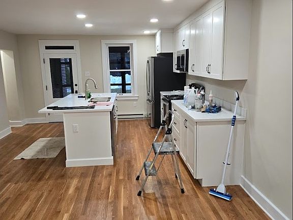 2nd image of 106 1/2 Abbottstown St