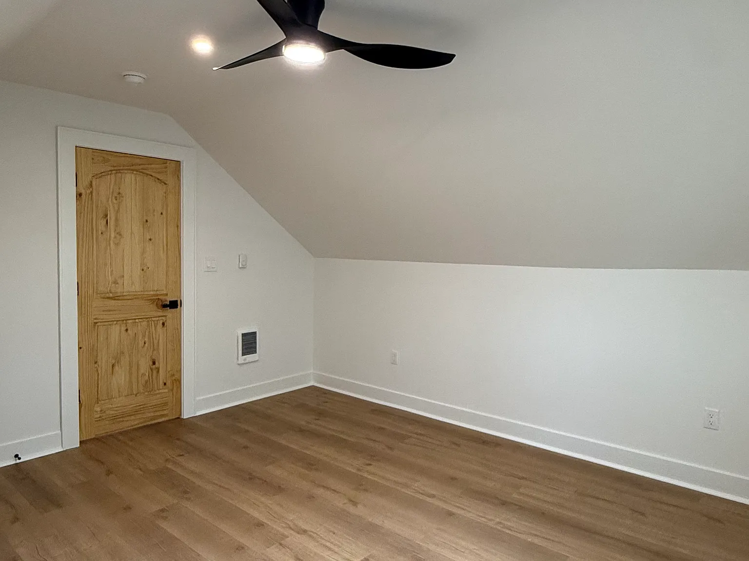 1 bed, 850 sqft, $1,050 — Photo 4