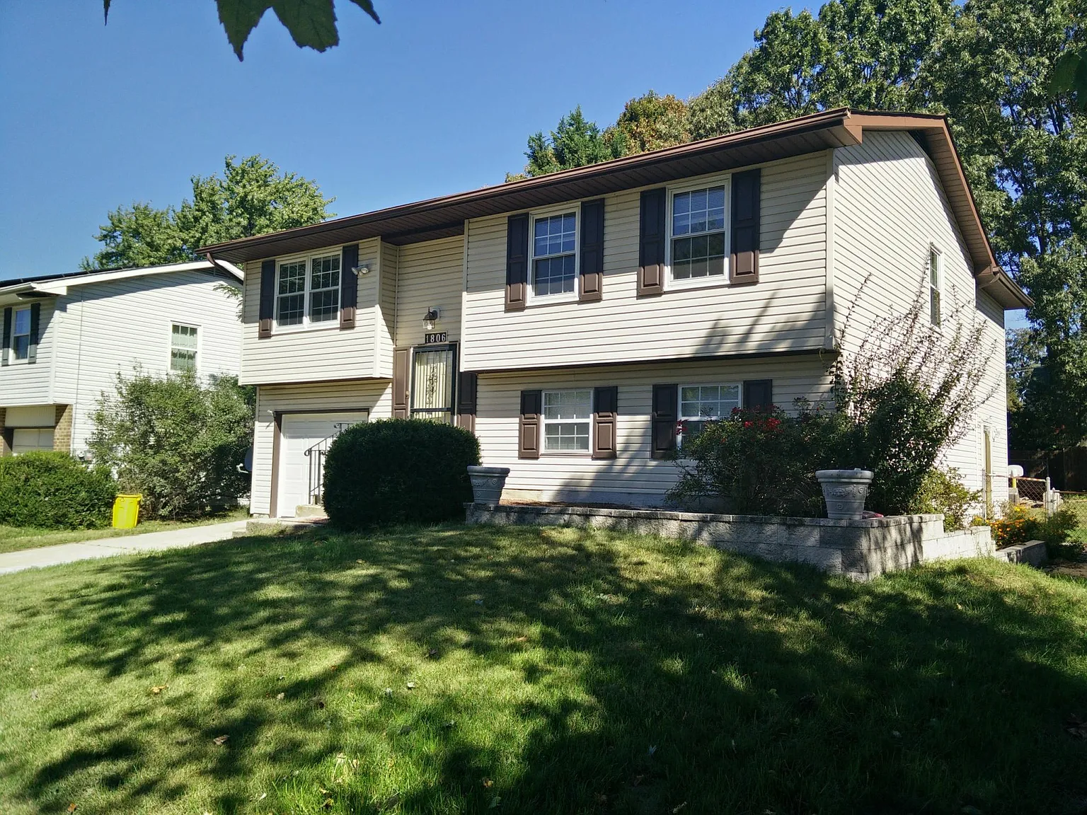3 bed, 1400 sqft, $1,900 — Photo 1