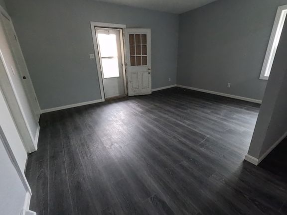 2nd image of 724 E Lawrence St