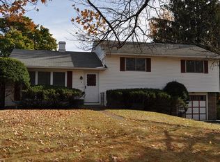 26 Robertson Dr, Middletown, NY 10940