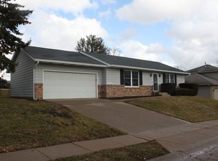 2316 E 33rd St, Davenport, IA 52807