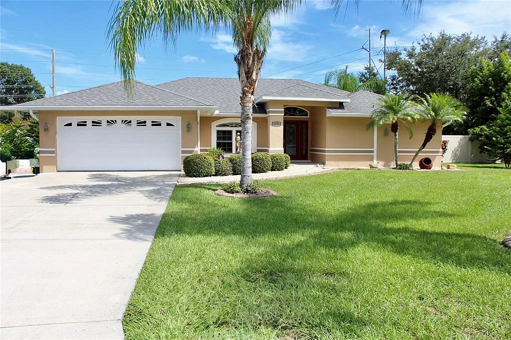 3 bed, 2.0 bath, 2095 sqft, $2,595 — Photo 1