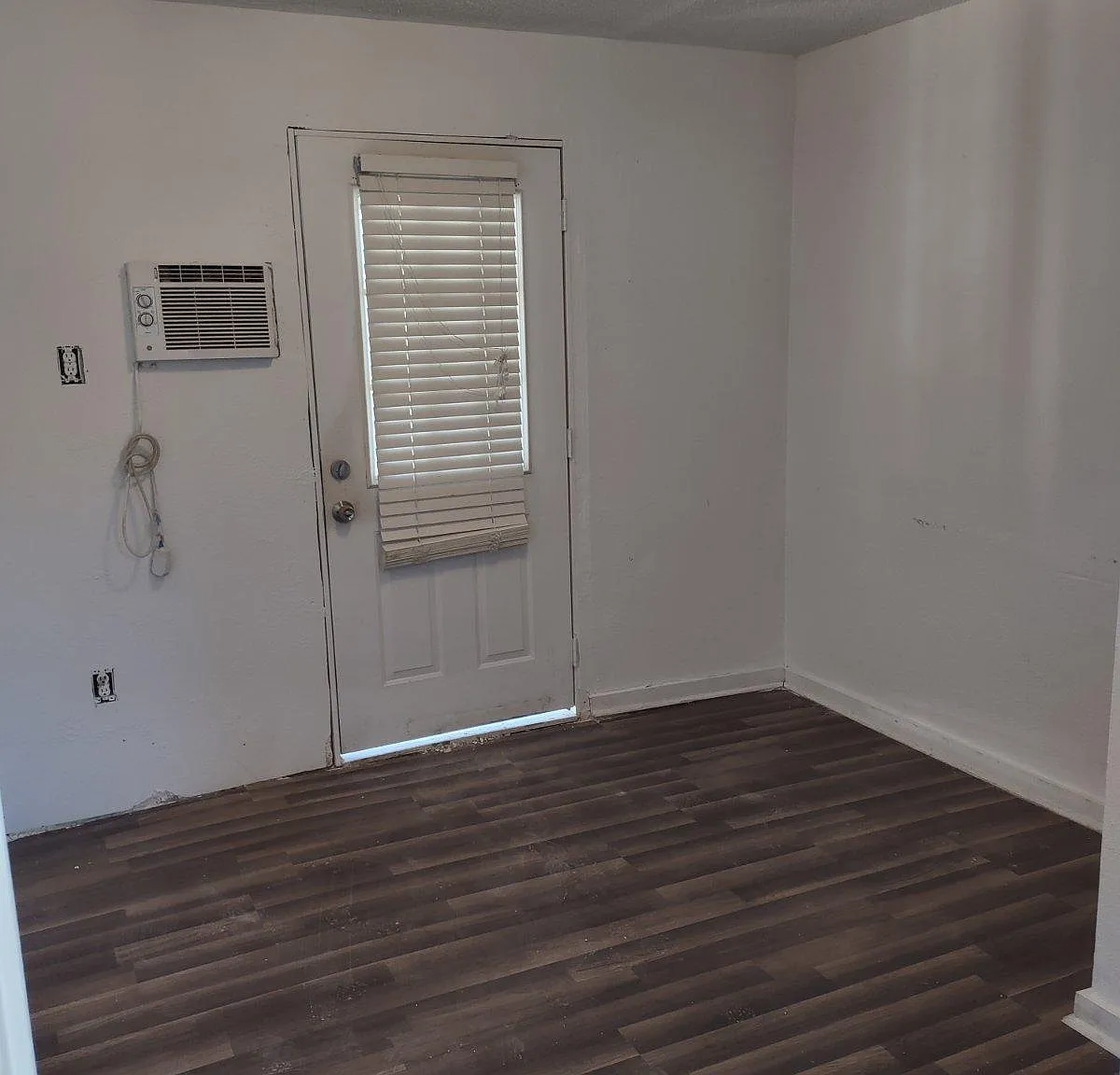 1639 W Craig Pl — Photo 3
