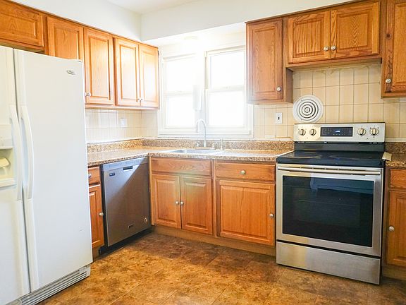4th image of 65-19 Fitchett St #2A