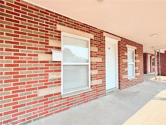 5th image of 1094 Clement Ave