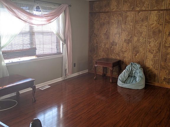 5th image of 297 Mitchell Ln #2