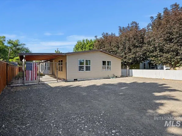 420 Avenue E #C, Wendell, ID 83355