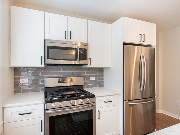 3rd image of 2630 W Medill Ave #2