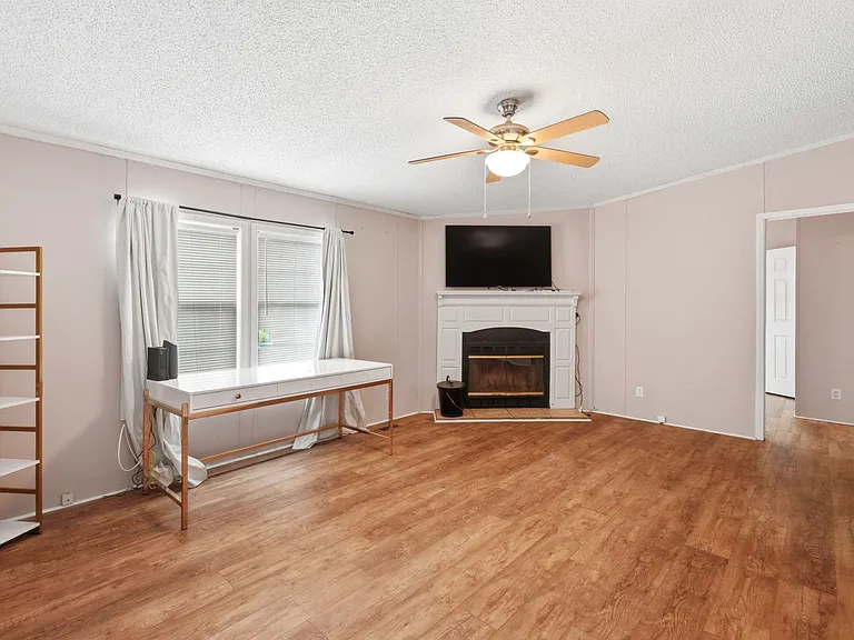 219 Weyburn St — Photo 13