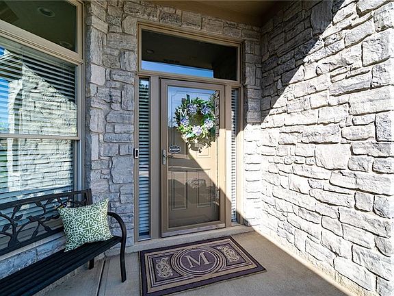 5th image of 1150 Club View Dr