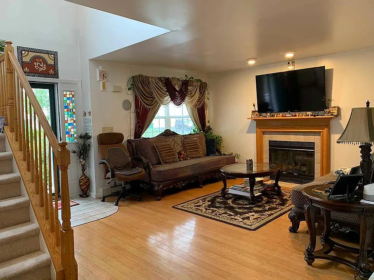 43 Autumn Dr — Photo 3