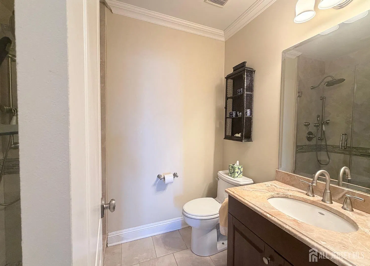 3 bed, 2.5 bath, 1906 sqft, $3,700 — Photo 4