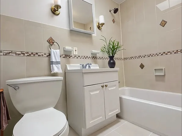 104-69 88th Avenue image 3 of 5