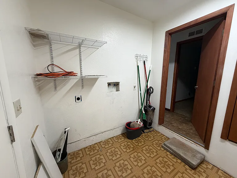 2517 Chateau Dr — Photo 30