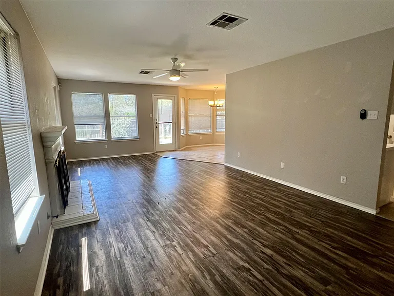 1156 Tetbury Ln — Photo 4