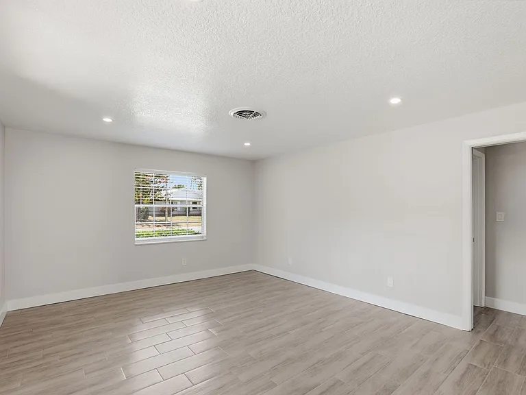3817 Bainbridge Ave — Photo 13