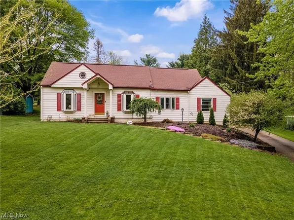 227 S Messner Rd, Akron, OH 44319