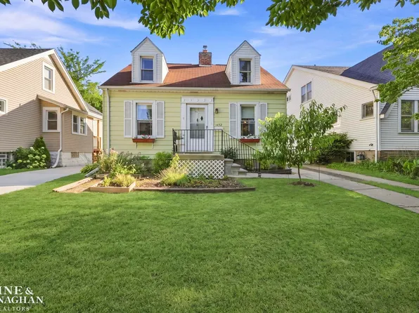 1452 Anita Ave, Grosse Pointe Woods, MI 48236