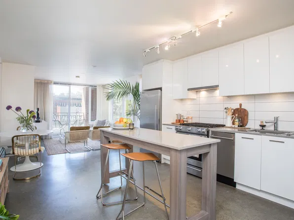 231 E Pender St #307, Vancouver, BC V6A 0G3