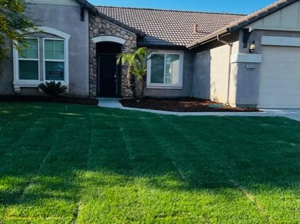 1830 W Berkshire Ln, Hanford, CA 93230