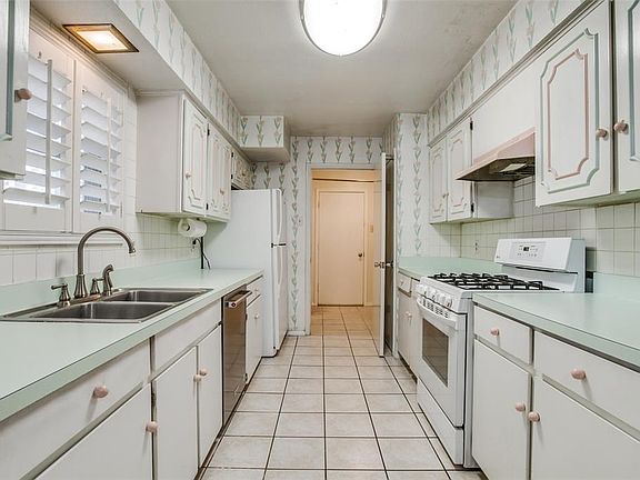 4th image of 9921 Greenfield Dr