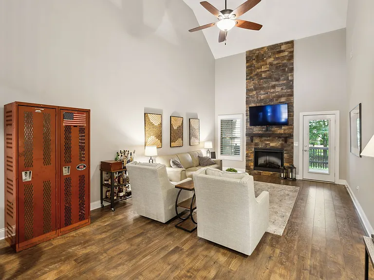 3238 Blue Sky Dr — Photo 8
