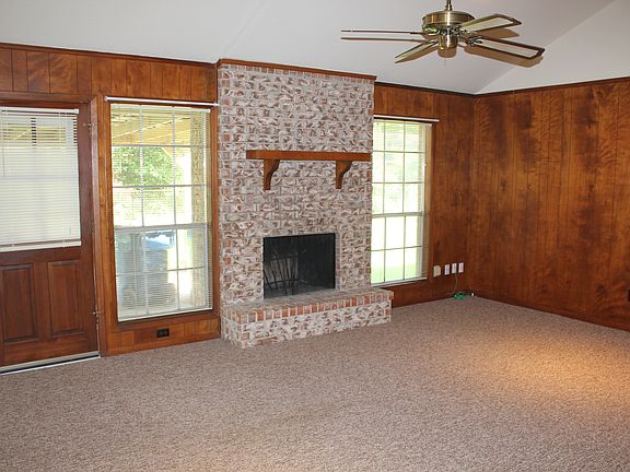 Family Room w/Fireplace