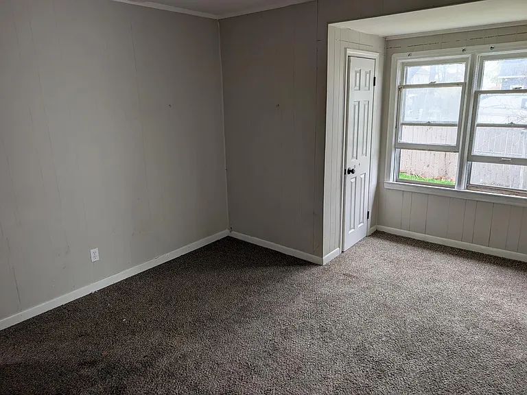 194 Richter St — Photo 1