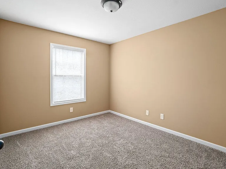 1719 Thistlewood Dr — Photo 12