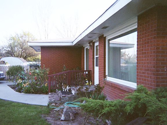 Exterior Front 04