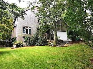 302 Greenwood Ave, Tisbury, MA 02568