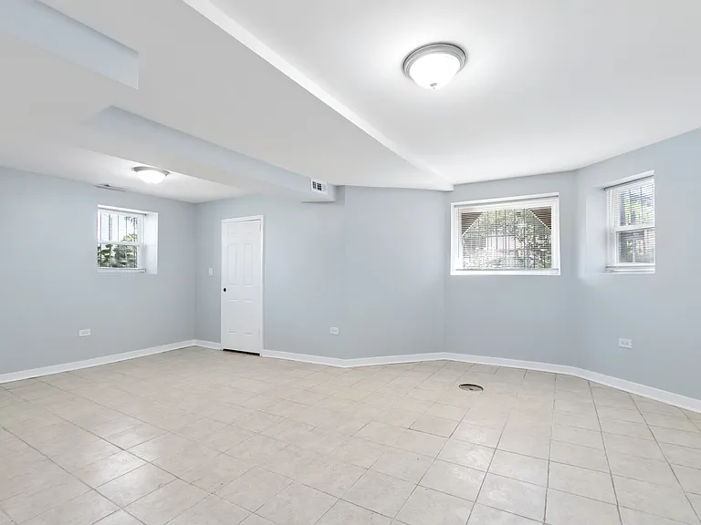 1404 S Hamlin Ave #G — Photo 3