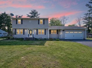 19 Kingsberry Dr, Rochester, NY 14626
